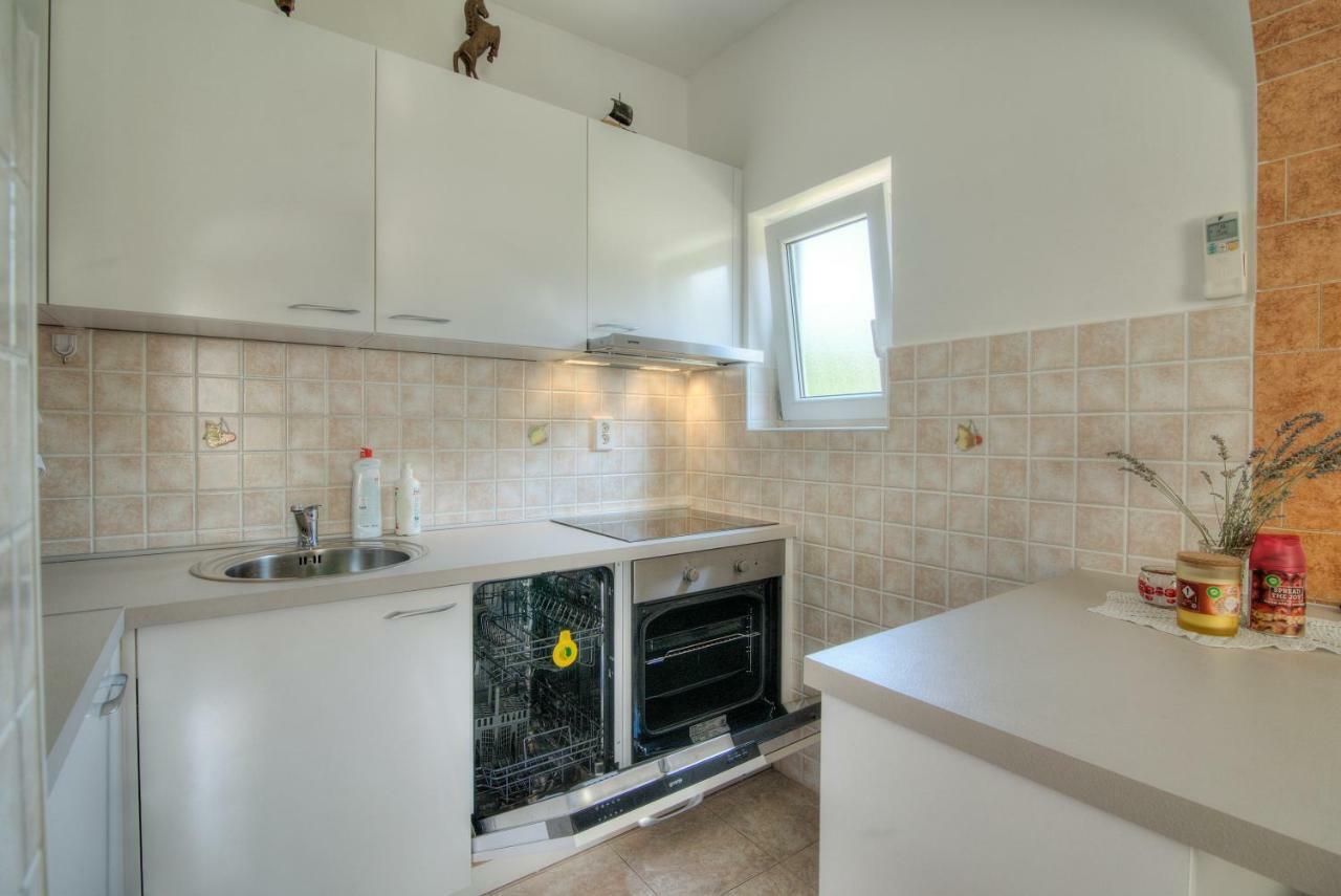 Apartment Marijanka Senj  Buitenkant foto